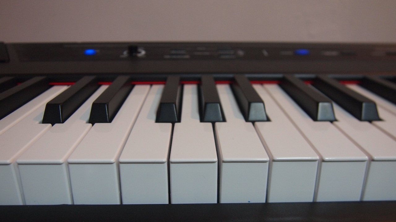 2万円台で買える入門セミウェイト鍵盤ピアノ「Alesis Recital